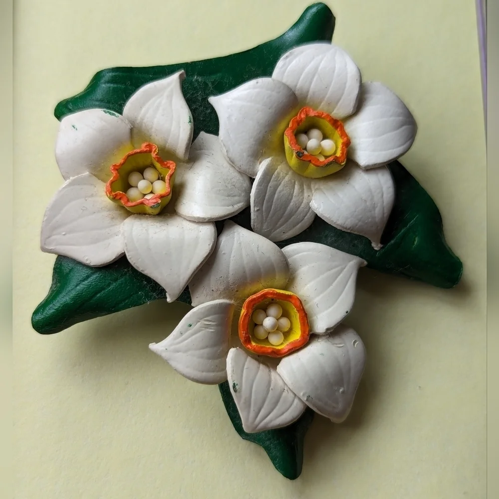 Artisan daffodils brooch